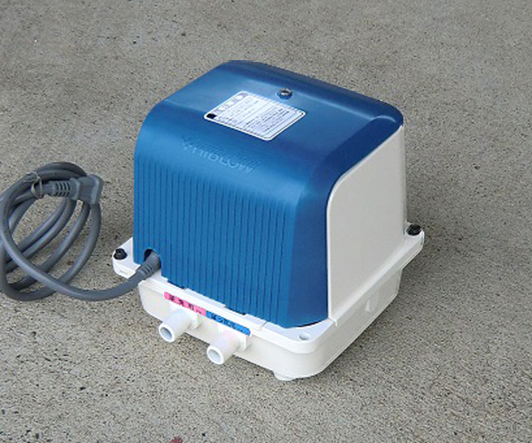 エアーポンプ テクノ高槻DUO-80(右)/消臭剤付き