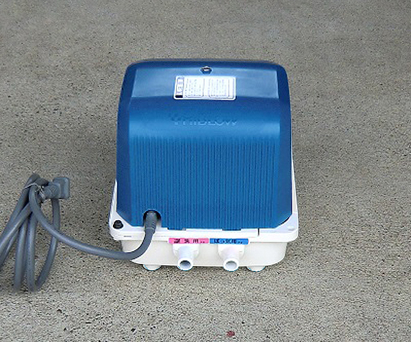 エアーポンプ テクノ高槻DUO-80(右)/消臭剤付き